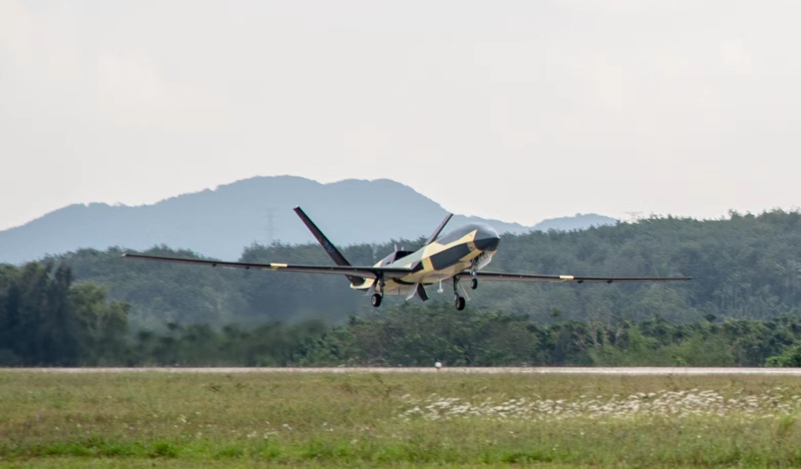 無人機氣象應(yīng)急觀測科研試驗成功啟動(圖1) 無人機氣象應(yīng)急觀測科研試驗成功啟動(圖1)