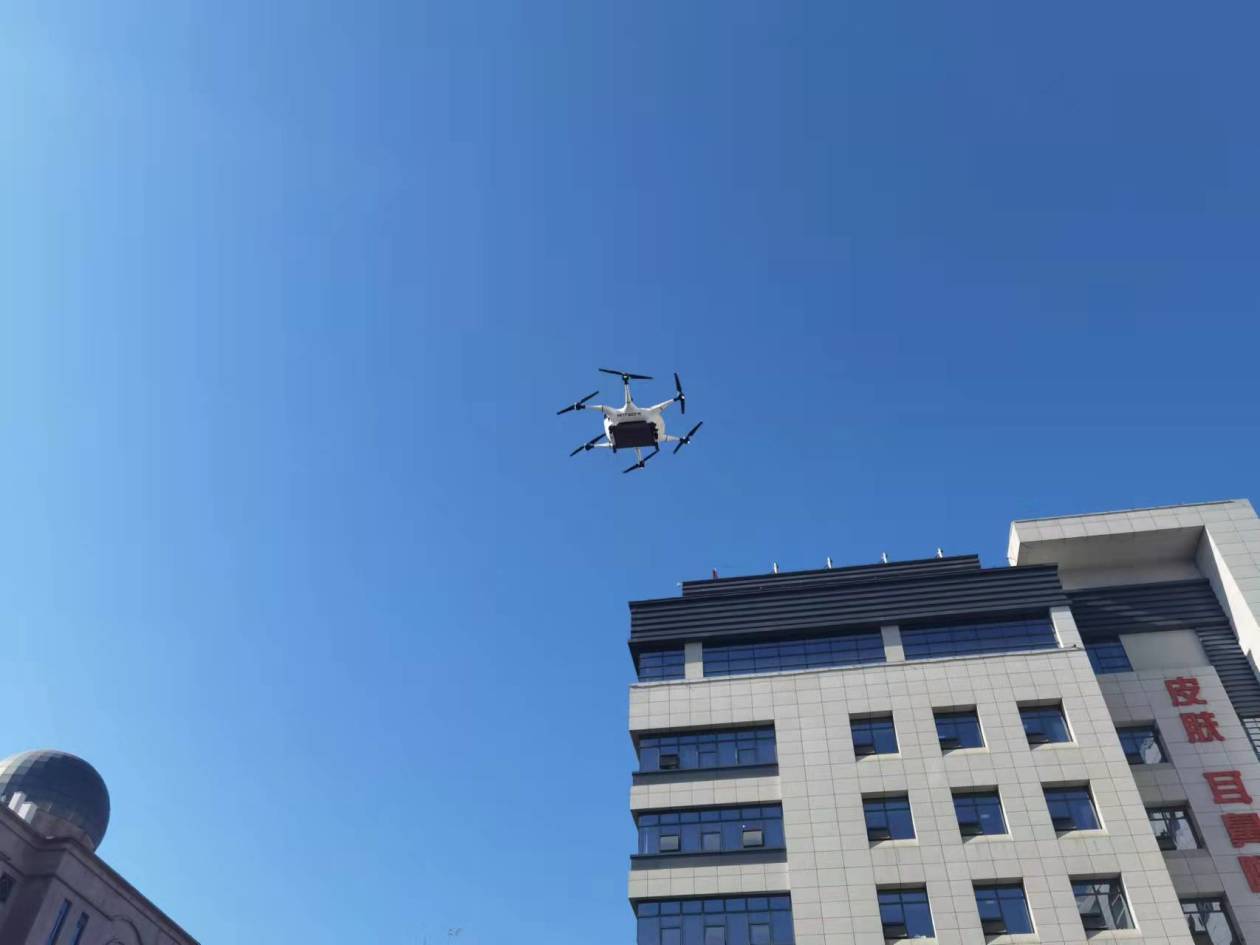 防疫有方 西安一醫院6分鐘內通過無人機跨院區送藥成功(圖1) 防疫有方 西安一醫院6分鐘內通過無人機跨院區送藥成功(圖1)