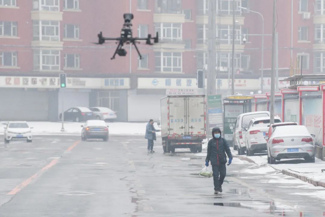 無人機進社區(qū)構(gòu)建“三位一體”堅固疫情防控體系(圖1)