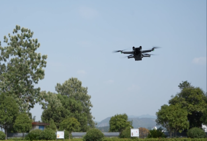 無人機(jī)高空巡航全面筑牢宜章縣森林防火防線(圖1)